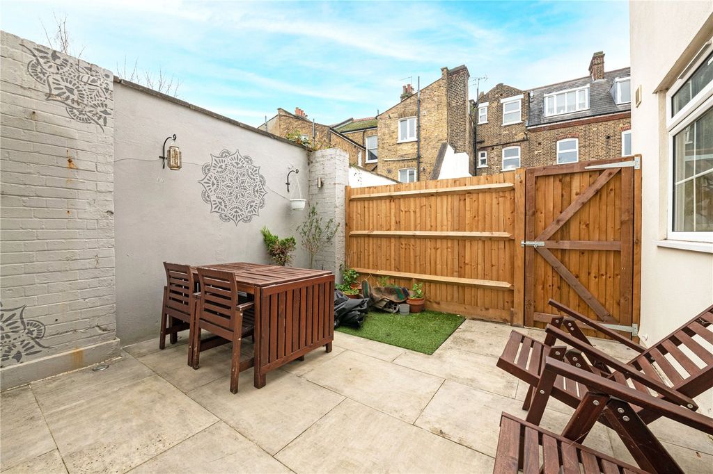 Property photo 2 of 8 Picture No. 05