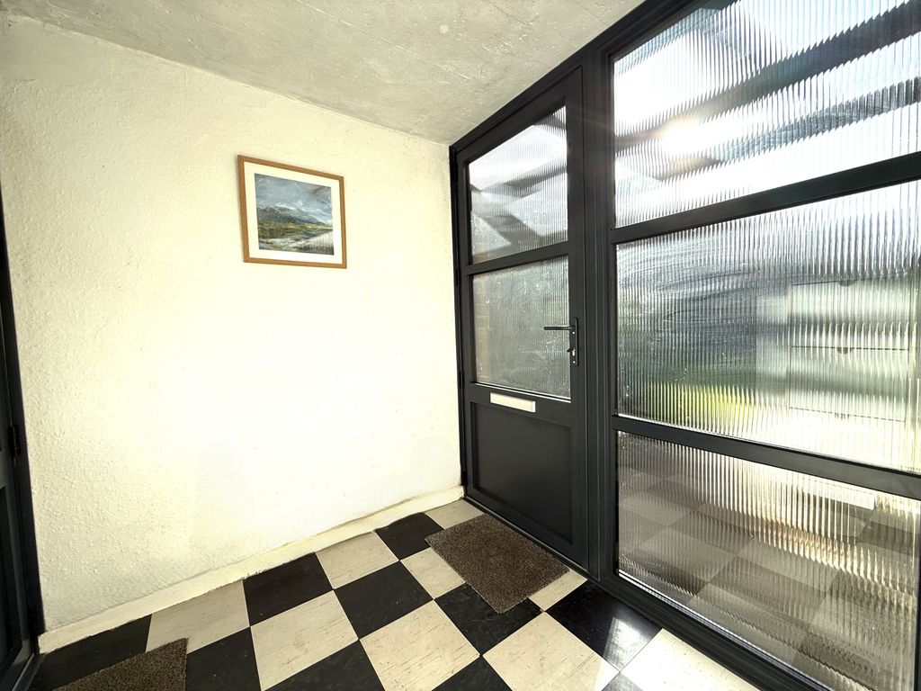 Property photo 2 of 35