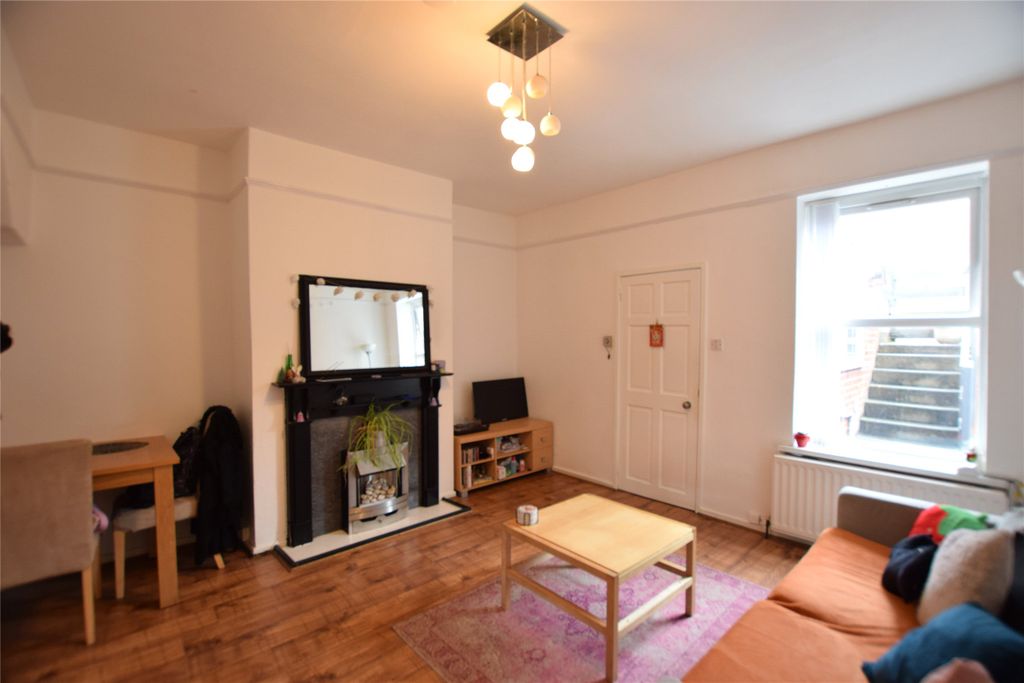Property photo 3 of 6 Living Room