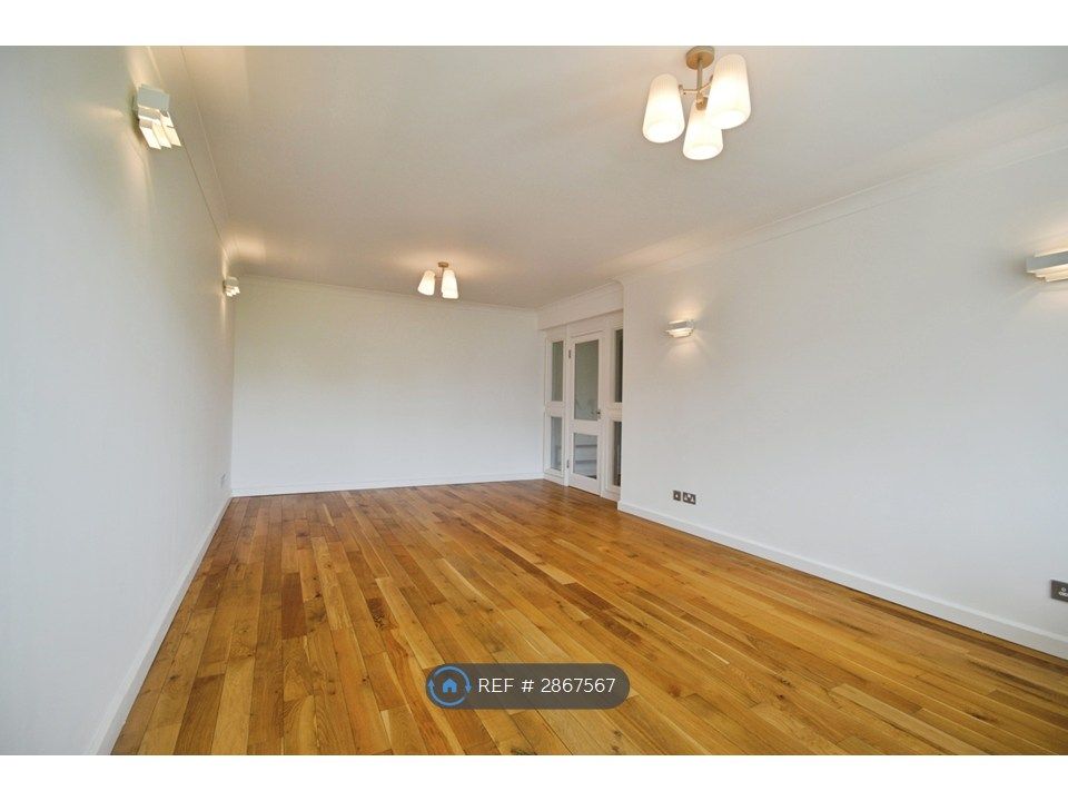 Property photo 3 of 20 Living Room