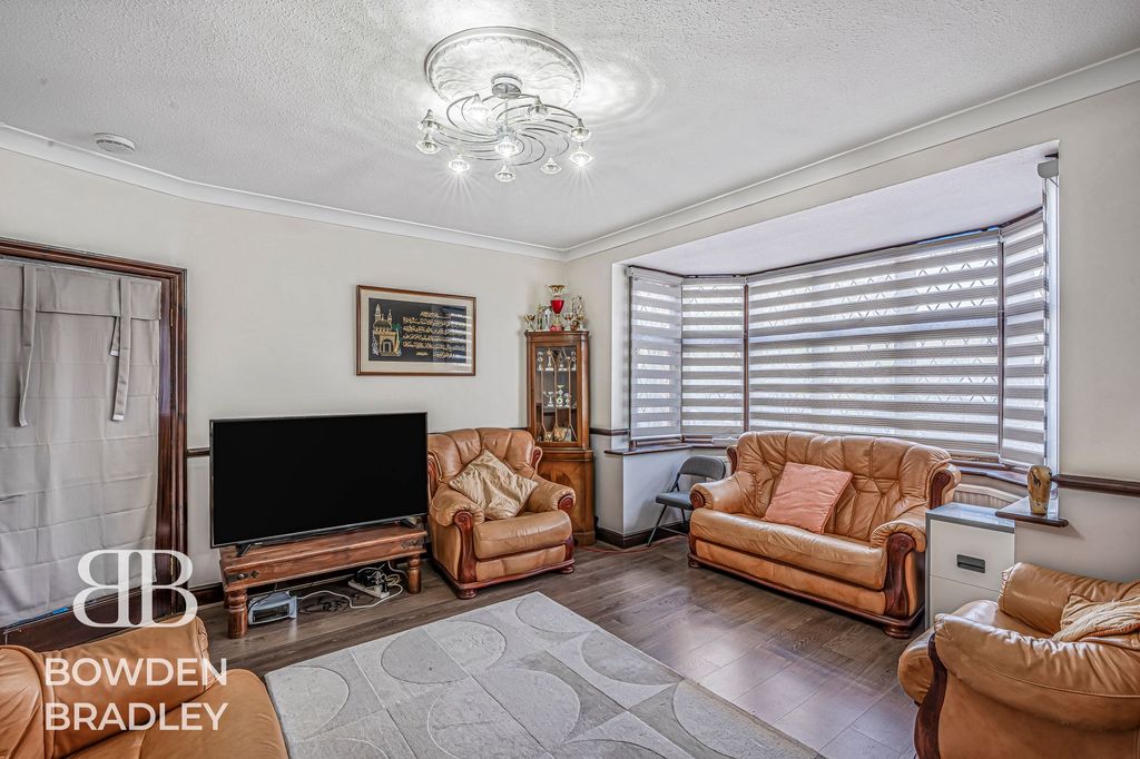 Property photo 3 of 27