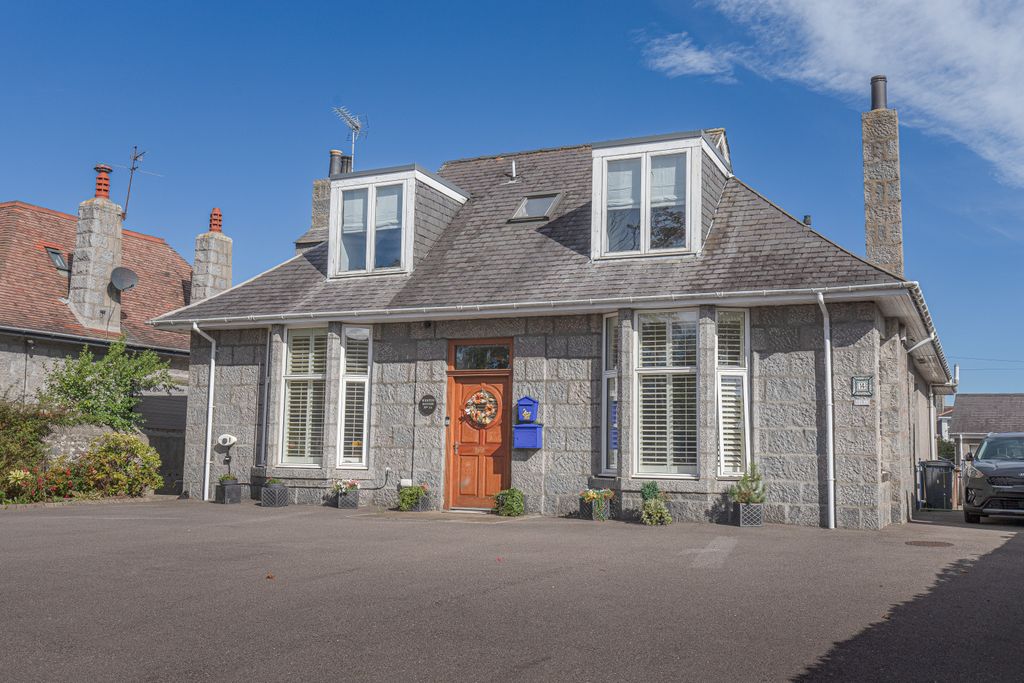 Property photo 1 of 41