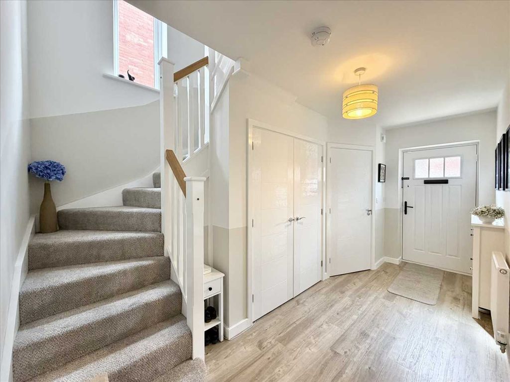 Property photo 2 of 33 Entrance Hallway