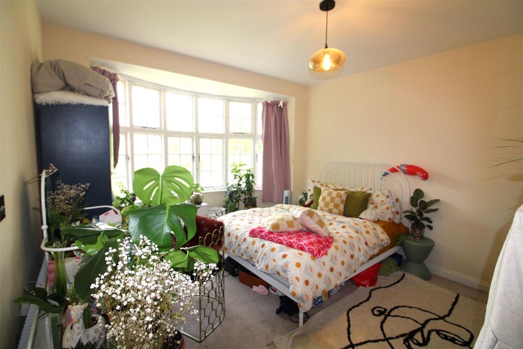 Property photo 2 of 13 Bedroom 1