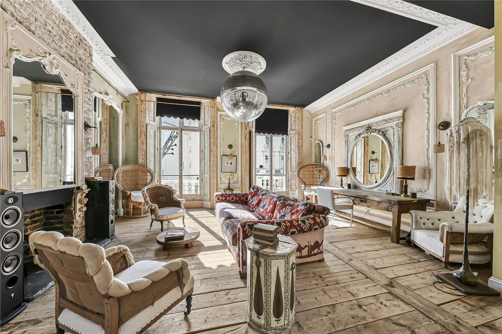 Property photo 2 of 20 Reception