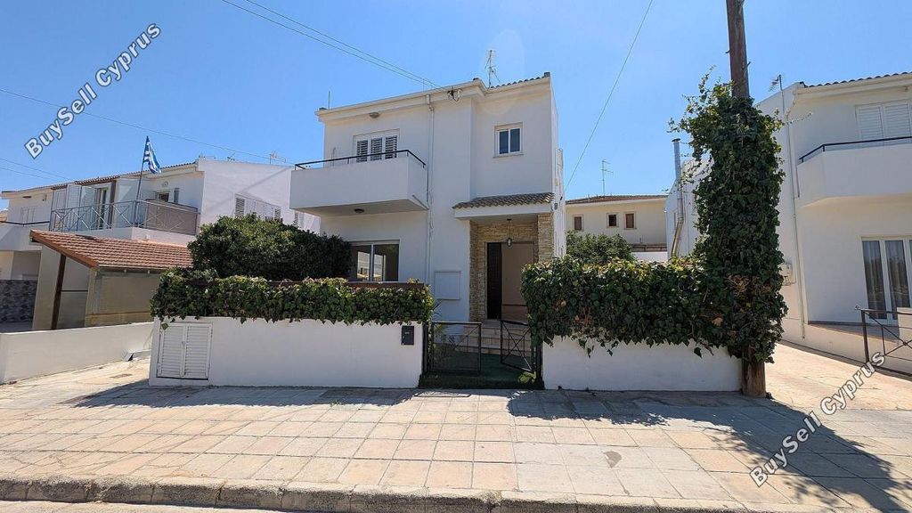 Property photo 2 of 27