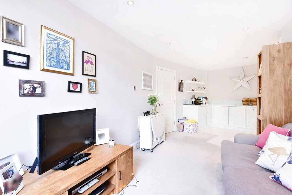 Property photo 3 of 8