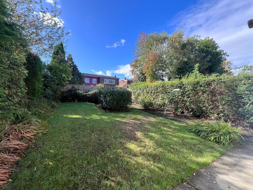 Property photo 3 of 13 Garden