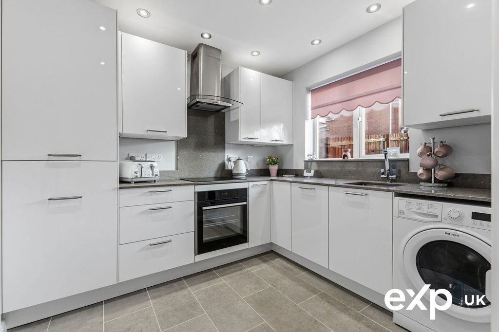 Property photo 3 of 25