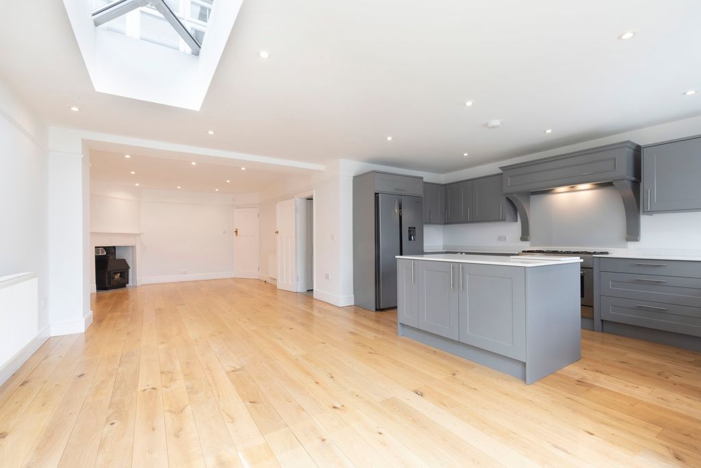 Additional image 5 of 4 bed semi-detached house to rentSandy Lane, Cheltenham GL53