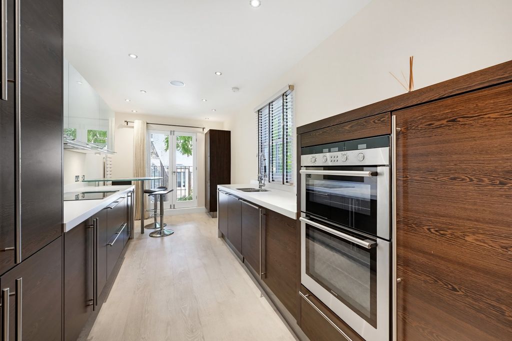 Property photo 3 of 16 Kitchen