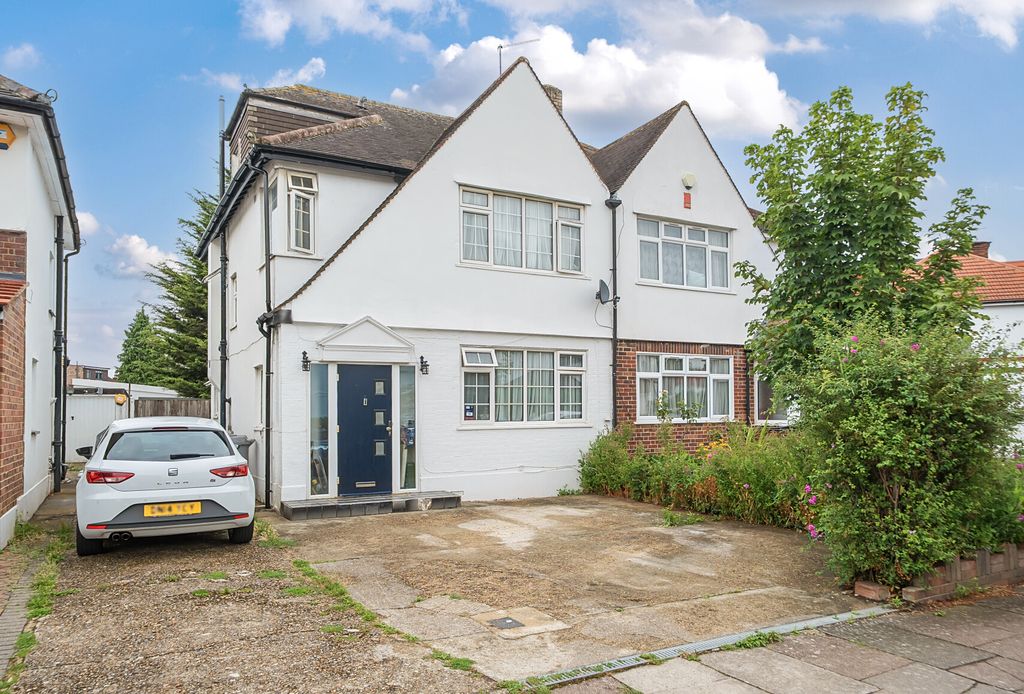 Property photo 2 of 14 1330703-20-688B41...