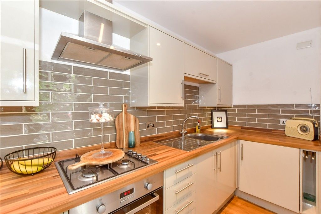 Property photo 3 of 10 Kitchen