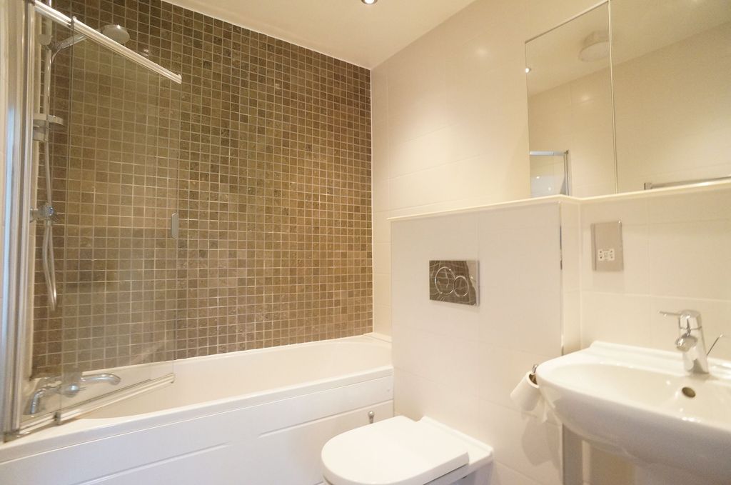 Property photo 3 of 10 Bathroom