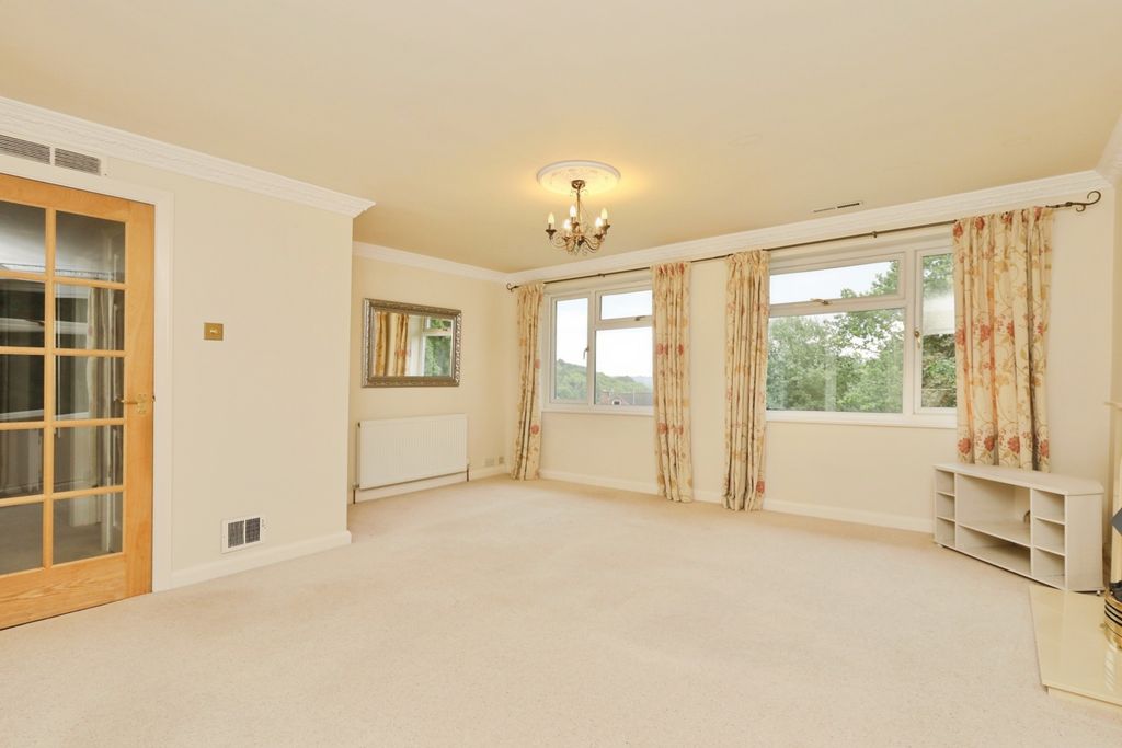 Property photo 2 of 17 Photo