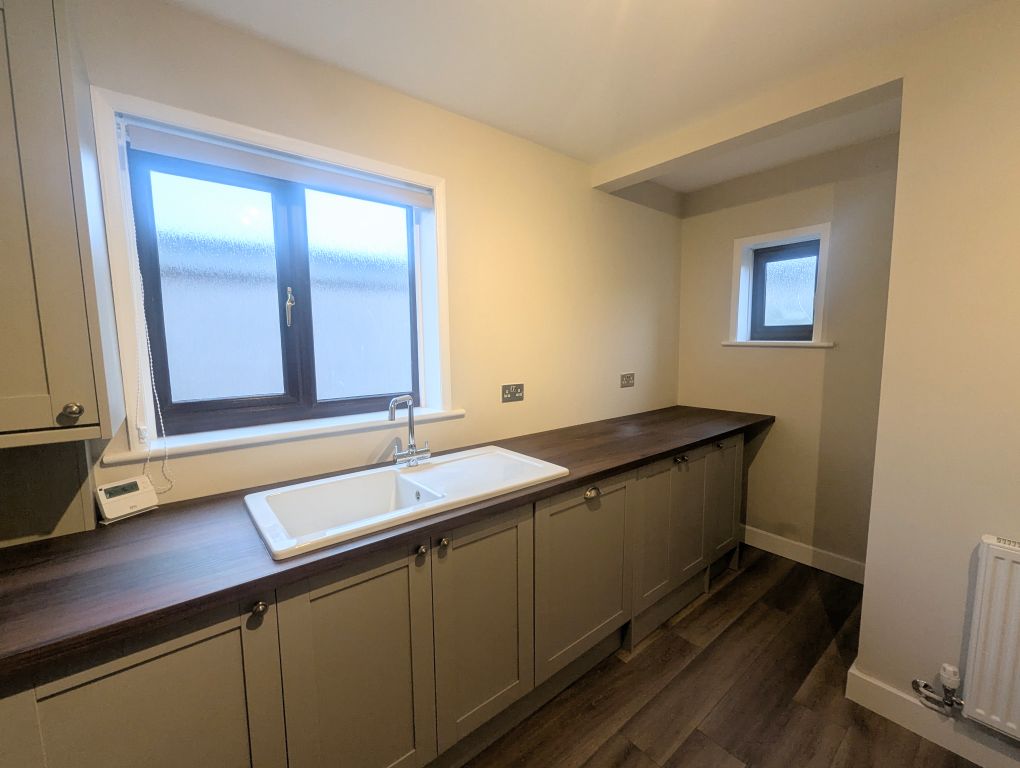 Property photo 3 of 17 Kitchen