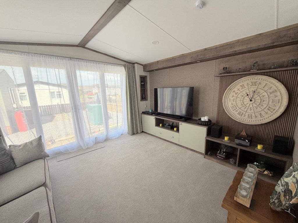 Property photo 2 of 10 Lounge