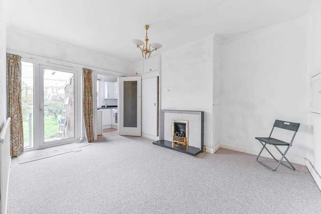 Property photo 3 of 14