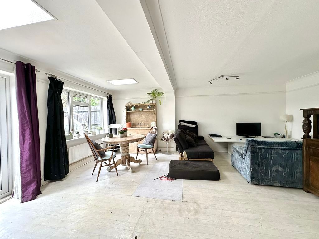 Property photo 2 of 14 Photo 11