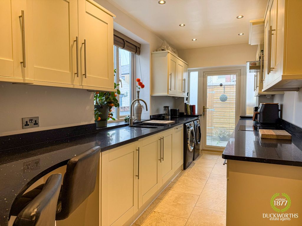 Property photo 3 of 34