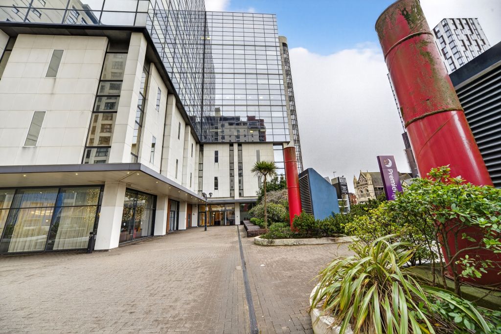 Property photo 2 of 28