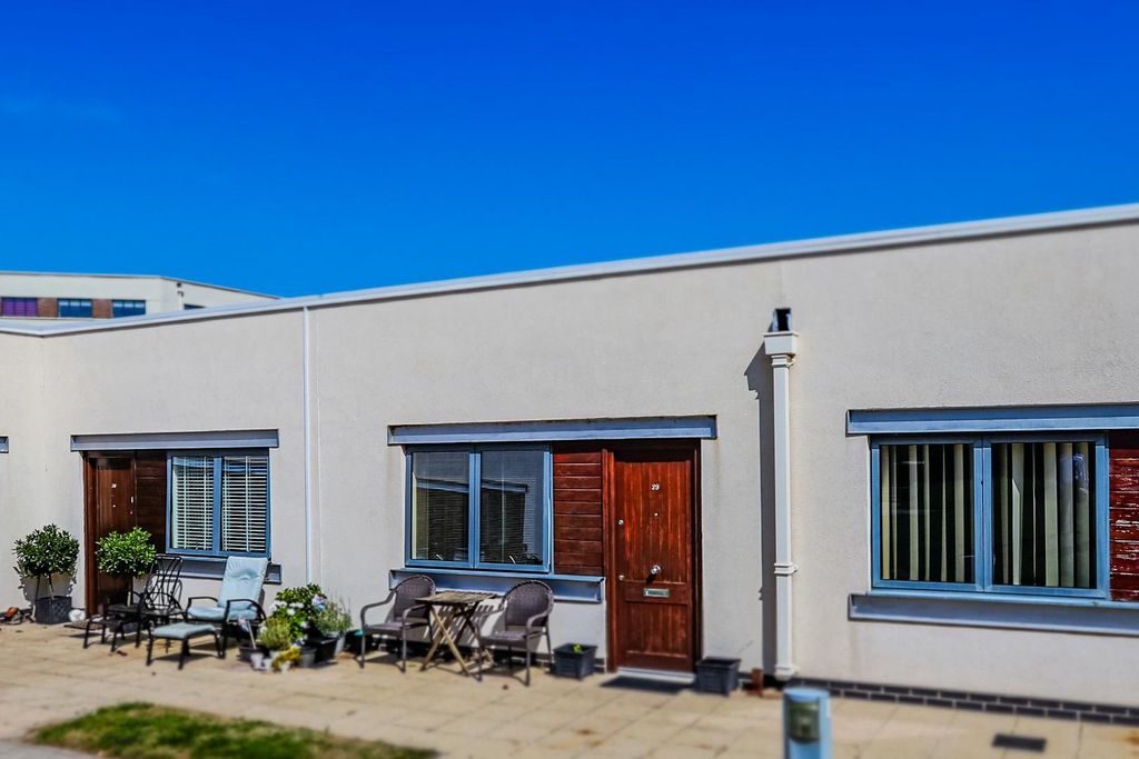 Property photo 1 of 10 29 The Courtlands-11.Jpg