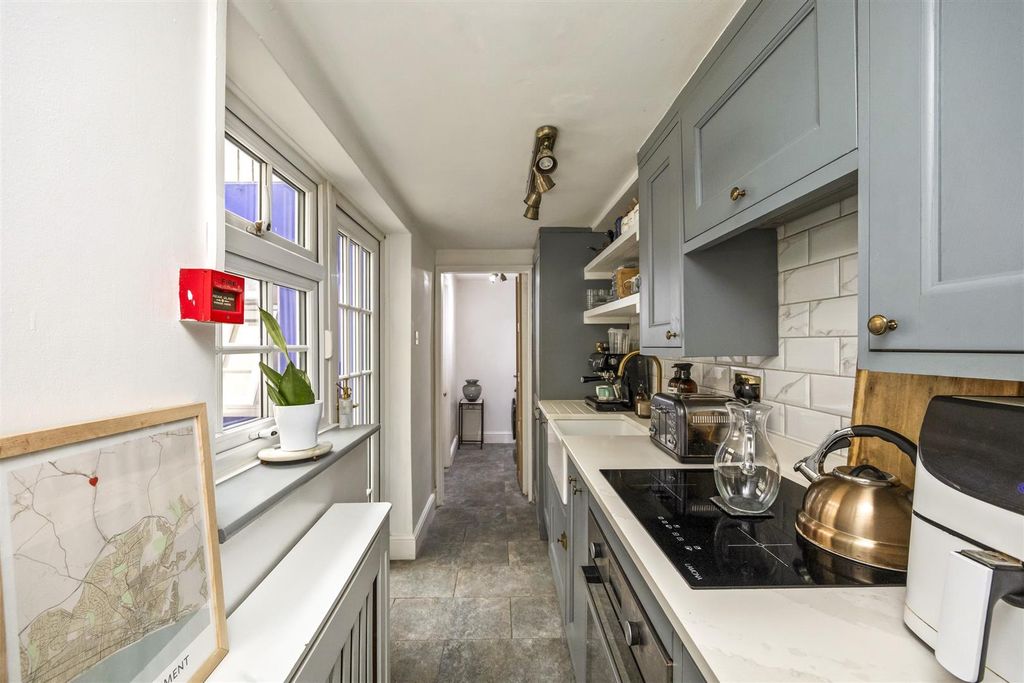 Property photo 2 of 13 Grand Parade 27A_013.Jpg