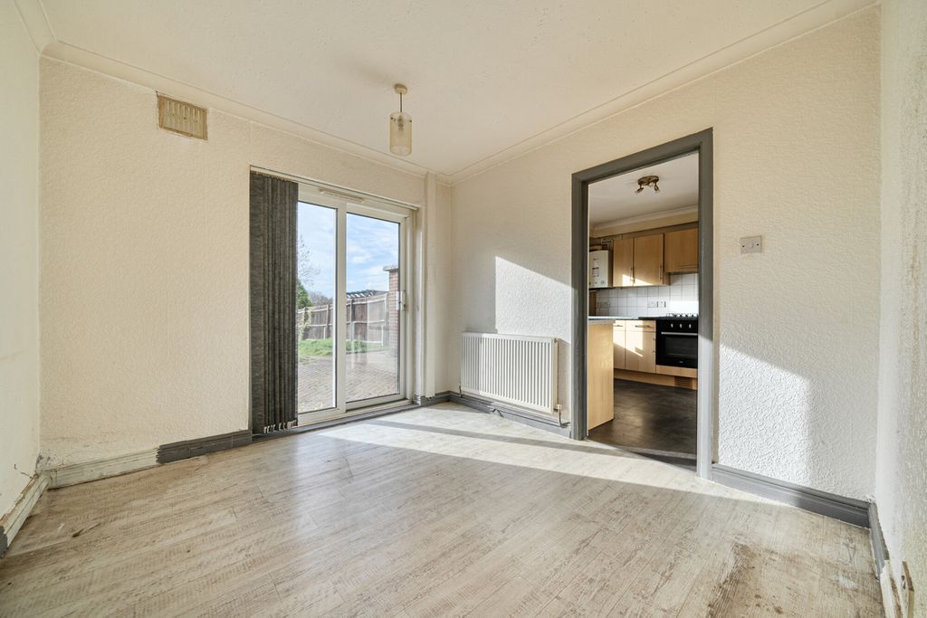 Property photo 3 of 17 Dining Room