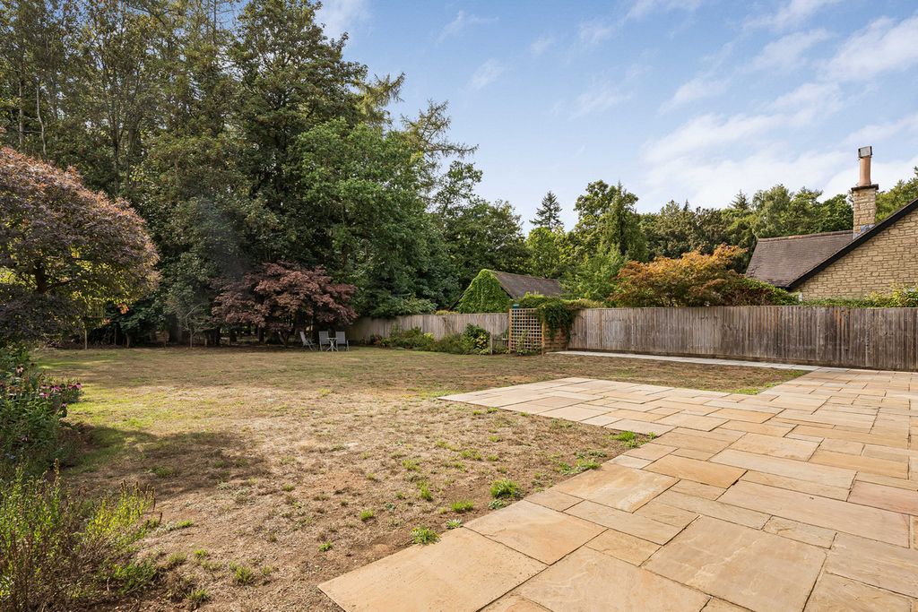 Property photo 2 of 28