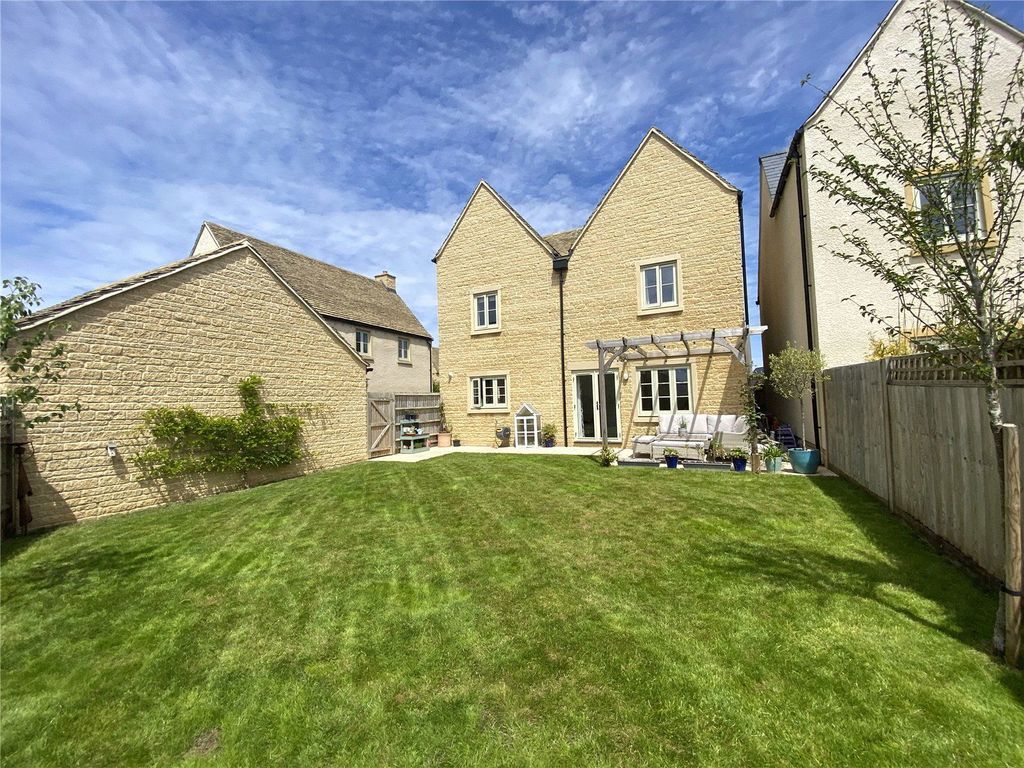 Property photo 2 of 11