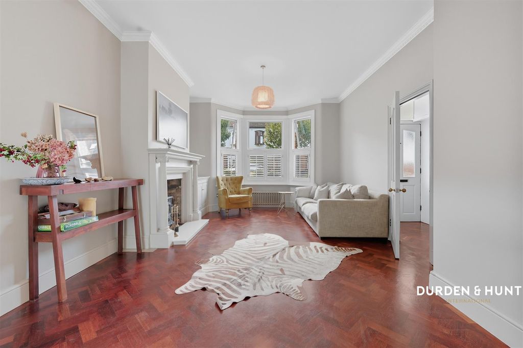 Property photo 2 of 19 The Avenue