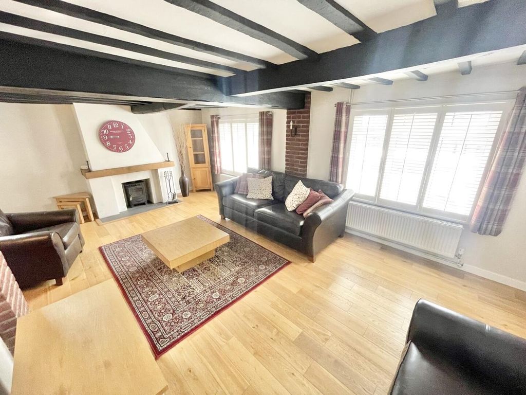 Property photo 3 of 10 Living Room