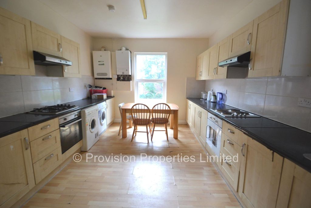 Property photo 3 of 10 Photo