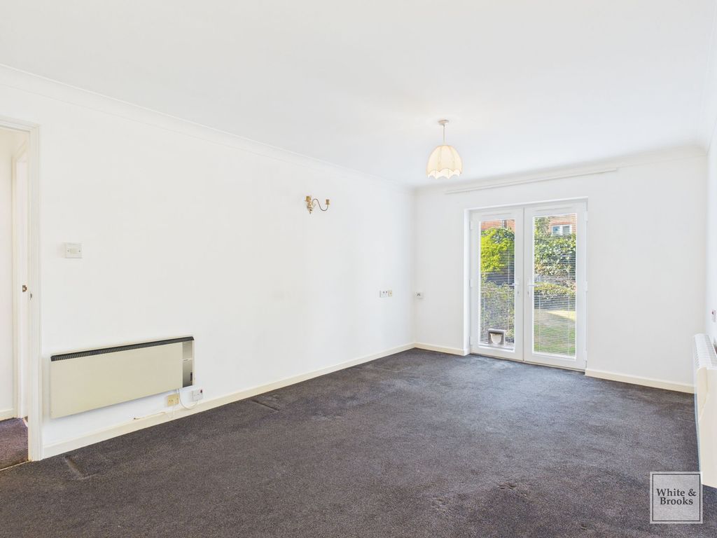 Property photo 2 of 17 Living Room