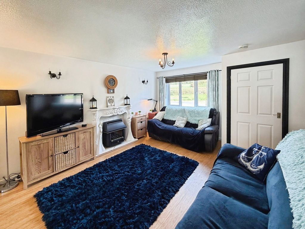 Property photo 2 of 32