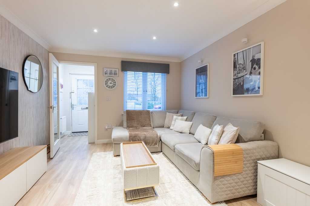 Property photo 2 of 30