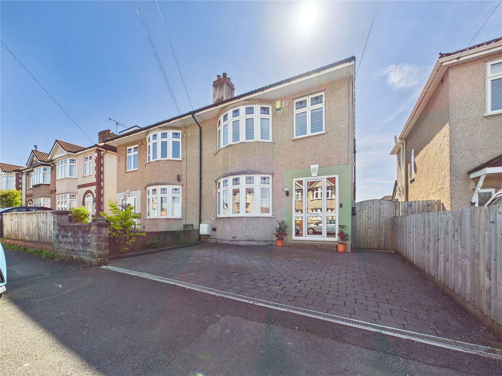 Property photo 3 of 31 Picture No. 12