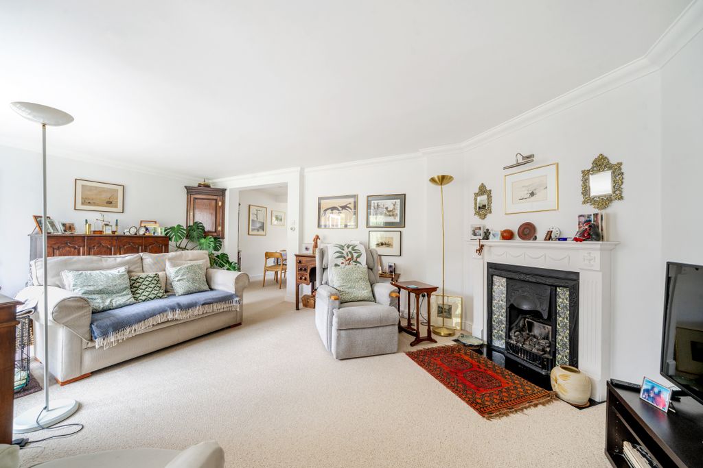 Property photo 3 of 12
