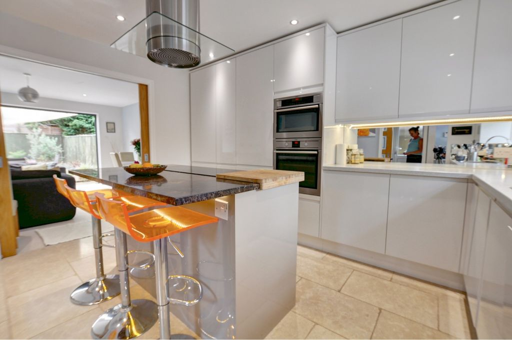 Property photo 2 of 12 30001552-Hr-2