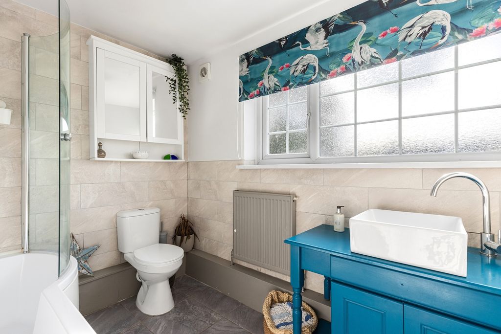 Property photo 3 of 21 Bathroom