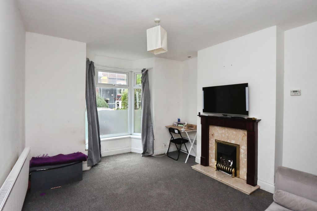 Property photo 3 of 17 Photo