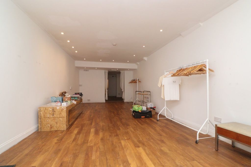 Property photo 3 of 28 Picture No. 03