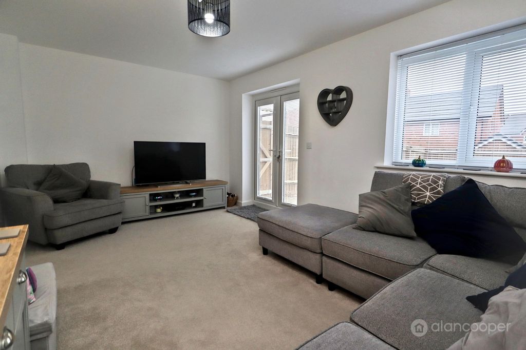 Property photo 3 of 27 4870355