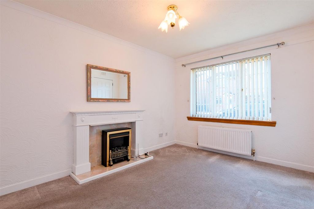 Property photo 2 of 16 Lounge