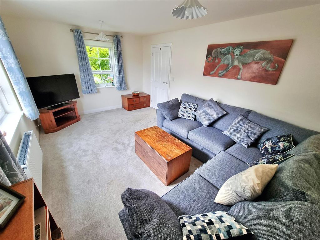 Property photo 3 of 19 Sitting Room.Jpg