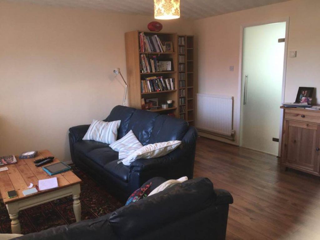 Property photo 2 of 10 Living Room