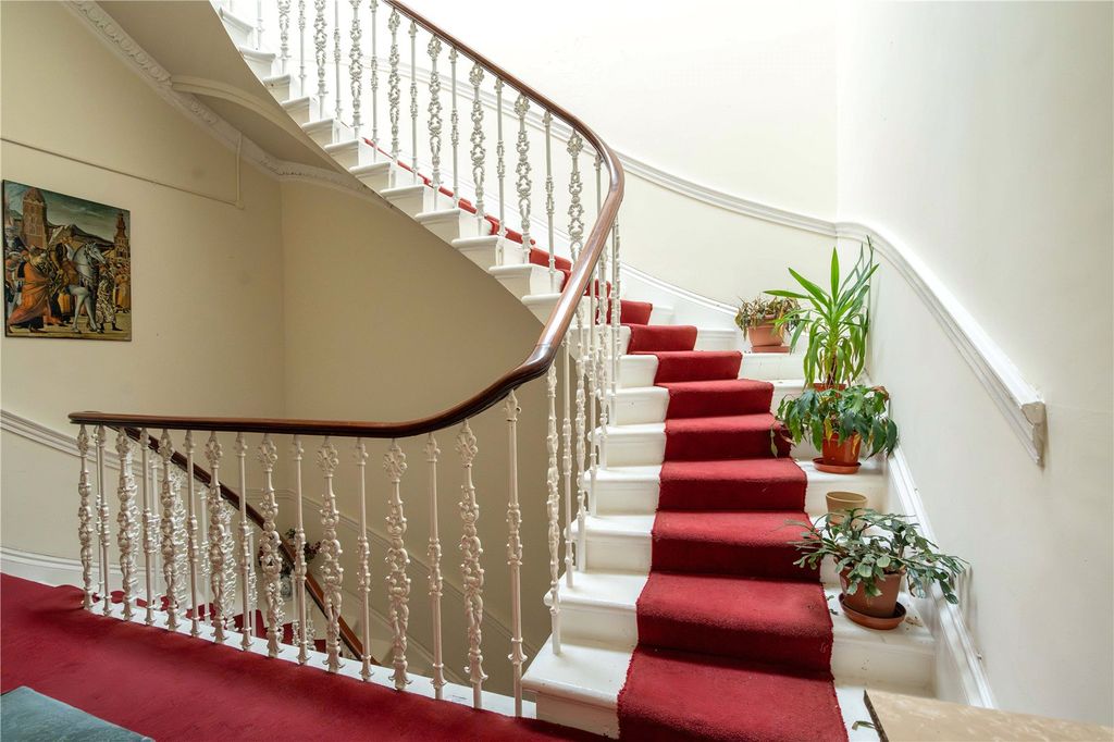 Property photo 2 of 39 9 Kirklee Terrace