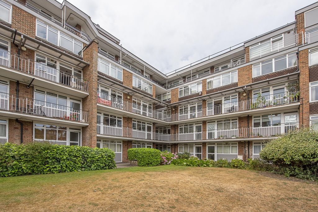 Property photo 1 of 11 Hill Court