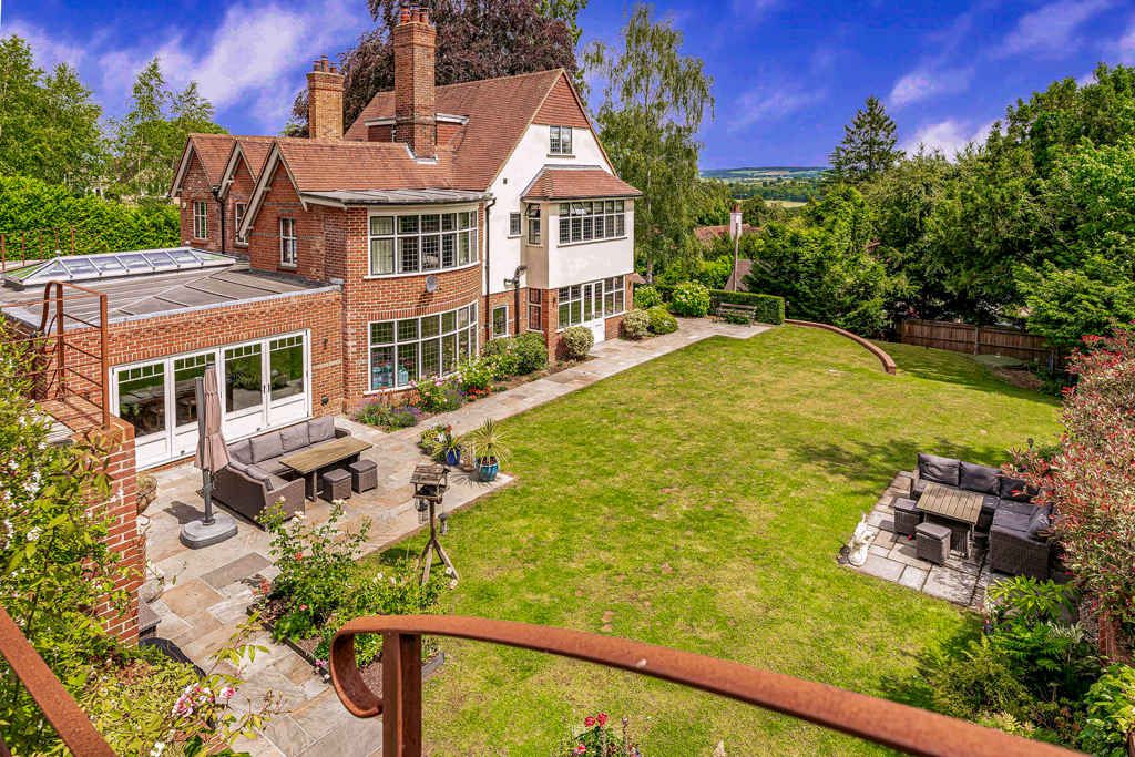 Property photo 1 of 37