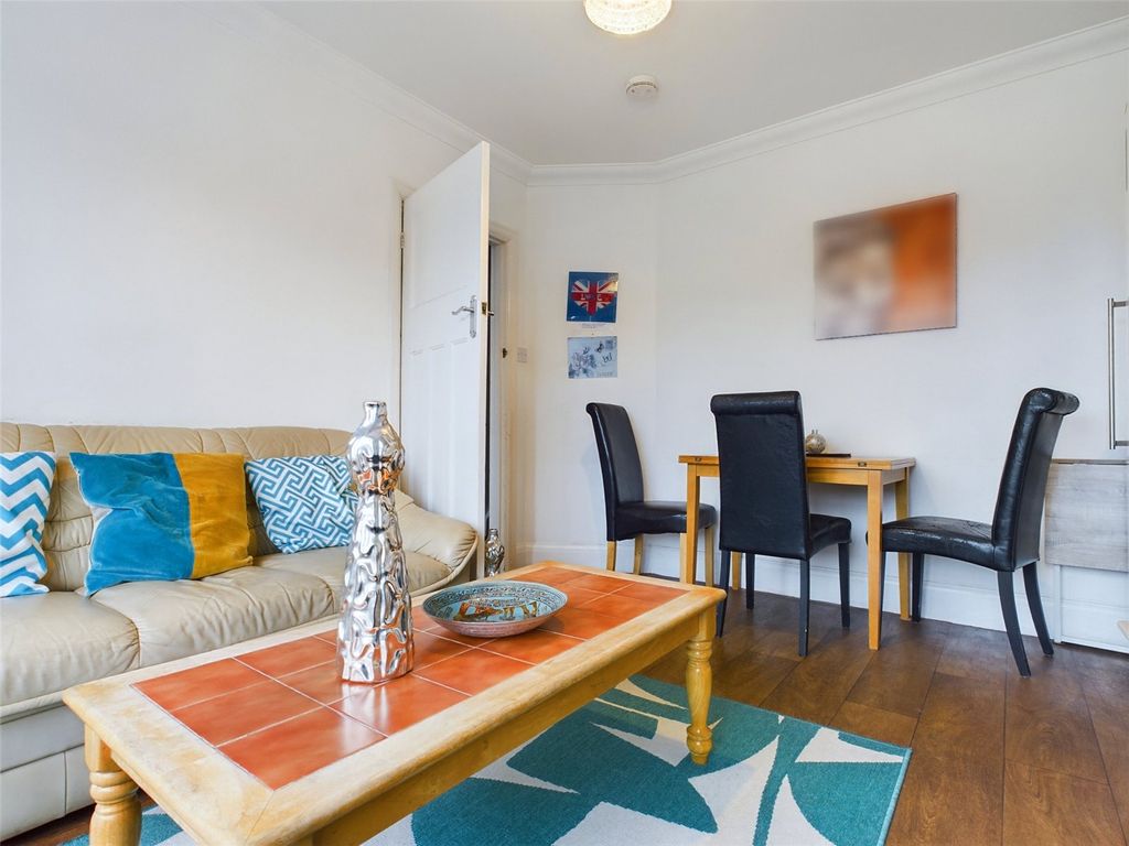 Property photo 2 of 15 Lounge